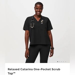 Relaxed Catarina one pocket scrub top Large in Black